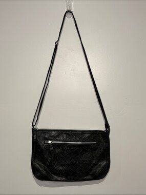 DAY MOOD Carla Black Crossbody Shoulder Bag - Sleek Everyday Carry